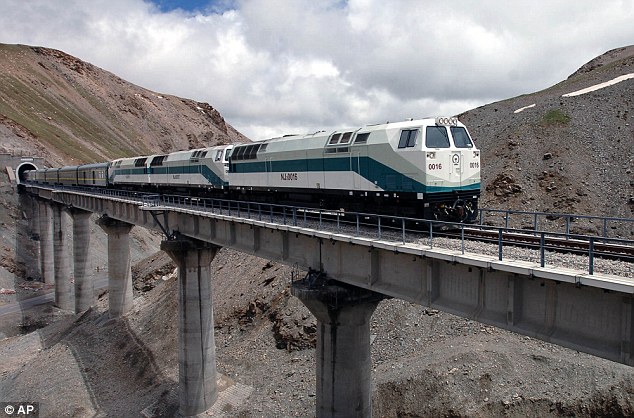 Ενα επικό έργο: Η Κίνα φτιάχνει σιδηροδρομικό τούνελ κάτω από το Εβερεστ - Θα είναι έτοιμο το 2020 - Φωτογραφία 4