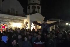 ΤΩΡΑ: Περισσότερα από 200 άτομα παίζουν... το Μεγάλο Κρυφτό στην Περαία! [video + photos]