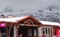 Χιόνια στο Λασίθι τον Απρίλιο μετά από 20 χρόνα – Έκπληκτοι τουρίστες κι Έλληνες - Φωτογραφία 1
