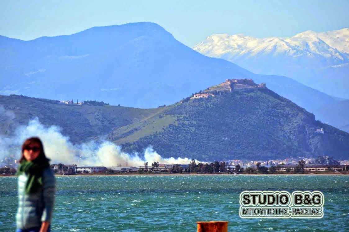 Φωτιά στην χωματερή Μπομπέικα στη Νέα Κίο - Φωτογραφία 2