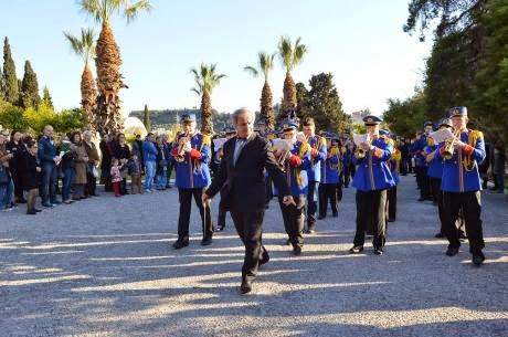 Δείτε φωτογραφίες από την περιφορά του Επιταφίου στο A' Νεκροταφείο Πατρών - Φωτογραφία 4