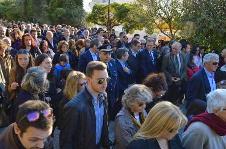 Δείτε φωτογραφίες από την περιφορά του Επιταφίου στο A' Νεκροταφείο Πατρών - Φωτογραφία 5