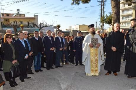 Δείτε φωτογραφίες από την περιφορά του Επιταφίου στο A' Νεκροταφείο Πατρών - Φωτογραφία 6