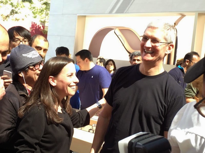 Ο Tim Cook βρέθηκε εχθές στο Apple store του Palo Alto - Φωτογραφία 1