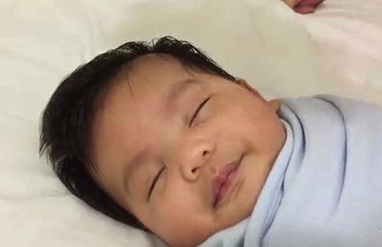 Κοιμίζοντας το μωρό με ένα απίστευτο κόλπο [video] - Φωτογραφία 1