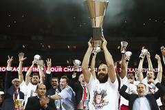 ΟΛΥΜΠΙΑΚΟΣ 200... (ΕΥΡΩ)ΝΙΚΩΝ! (PHOTOS)
