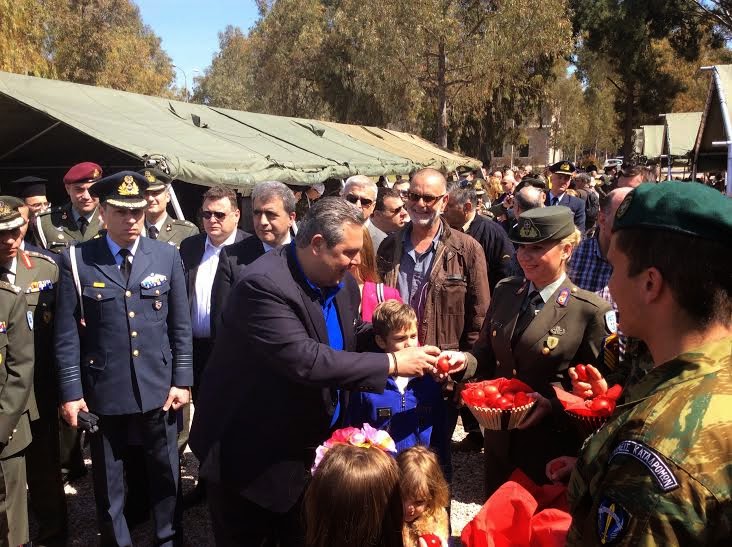 Η Πολιτική και Στρατιωτική Ηγεσία του ΥΠΕΘΑ στο γεύμα αλληλεγγύης των Ε.Δ για ευαίσθητες κοινωνικά ομάδες - Φωτογραφία 3