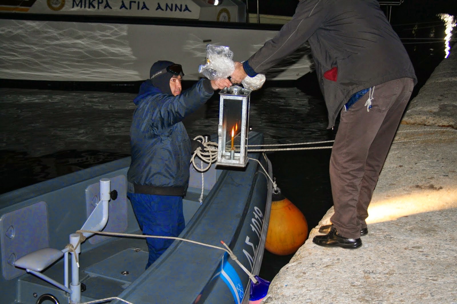 6305 - Φωτογραφίες από την άφιξη του Αγίου Φωτός στο Άγιο Όρος - Φωτογραφία 2