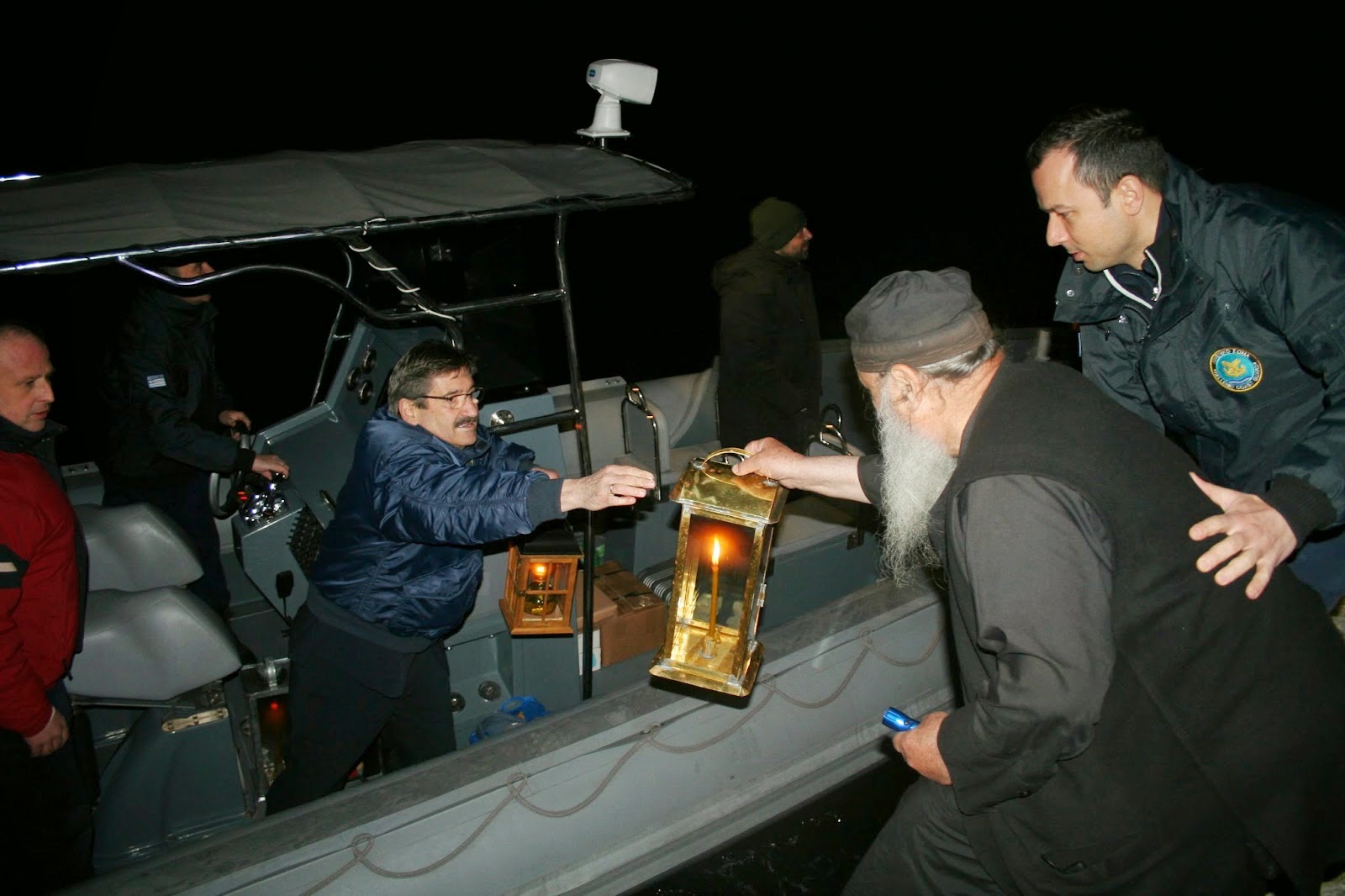 6305 - Φωτογραφίες από την άφιξη του Αγίου Φωτός στο Άγιο Όρος - Φωτογραφία 5