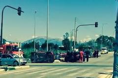ΔΕΙΤΕ ΤΙΣ ΣΥΓΚΛΟΝΙΣΤΙΚΕΣ ΦΩΤΟΓΡΑΦΙΕΣ: Ανετράπη αυτοκίνητο μετά από τροχαίο στην οδό Πανεπιστημίου [photos]