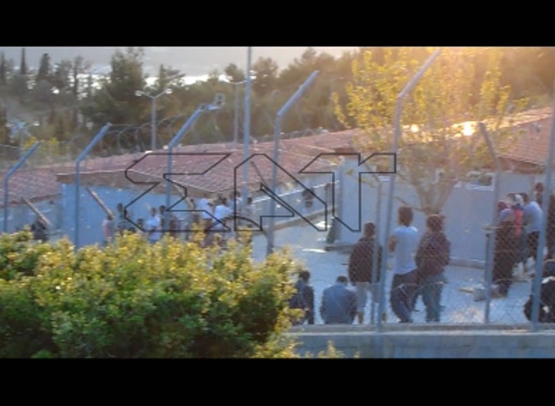 Σάμος: Φωτιά στο κέντρο υποδοχής μεταναστών στο Βαθύ - Φωτογραφία 3