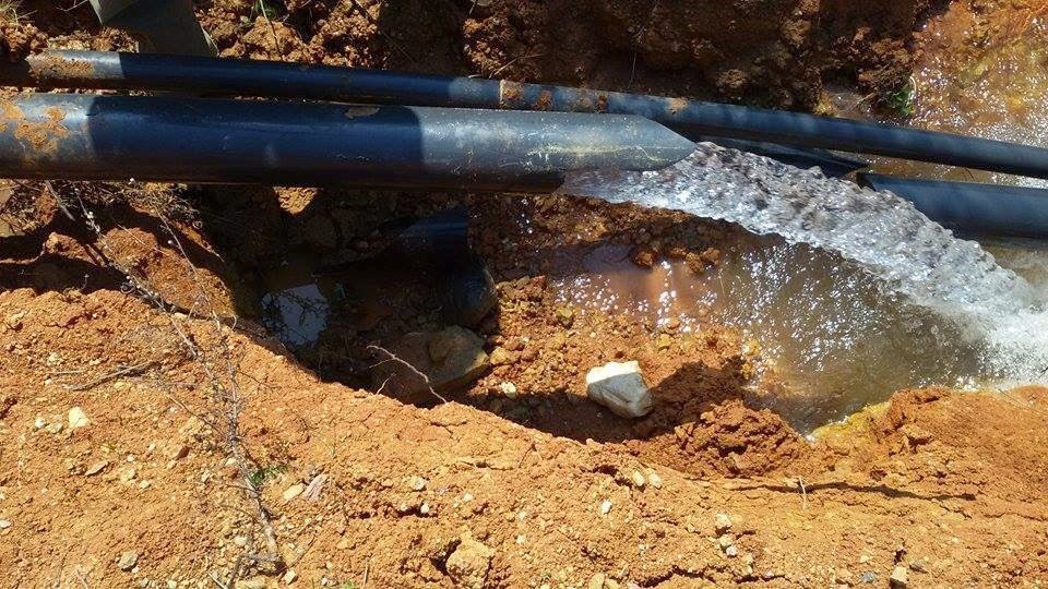 Αυλωνάρι: Κατέστρεψαν τον κεντρικό αγωγό του νερού - Φωτογραφία 1