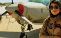 Η ομορφότερη πιλότος στον κόσμο -Κορμί μοντέλου και φόρμα πολεμικής αεροπορίας