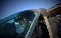 Η ομορφότερη πιλότος στον κόσμο -Κορμί μοντέλου και φόρμα πολεμικής αεροπορίας - Φωτογραφία 4