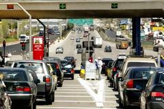 Δείτε τι ζητούν να καταργηθεί οι Βουλευτές του ΣΥΡΙΖΑ και θα τους βγάλετε το καπέλο! [photos]