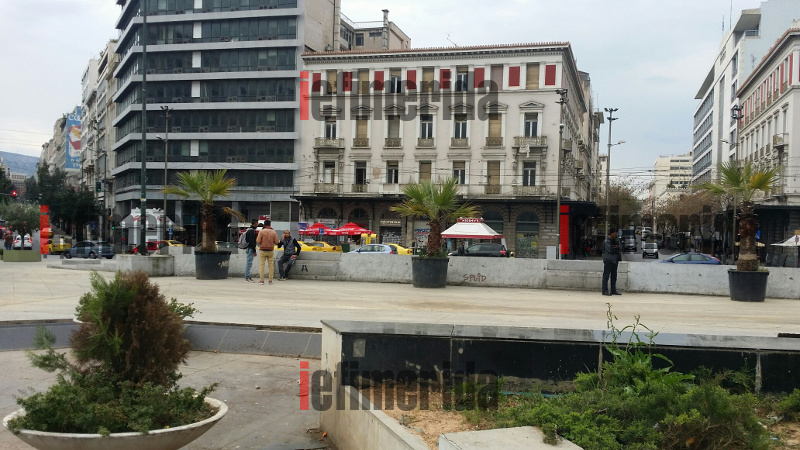 ΧΑΜΟΣ στο κέντρο της Αθήνας: Μετανάστες αναζητούν στέγαση στις πλατείες [photos] - Φωτογραφία 5