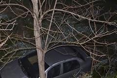 Ι.Χ. με γυναίκα και τα 2 παιδιά της έπεσαν σε κανάλι 5 μέτρων...