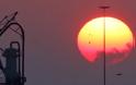 Εκπληκτική ανατολή στο λιμάνι του Ηρακλείου – Όταν ο ήλιος «φωτίζει» τον Κούλε [photos] - Φωτογραφία 1