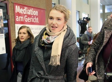 Ζοζεφίν Βιτ: Ποια είναι η 21χρονη ακτιβίστρια που την έπεσε στον Ντράγκι; [photos] - Φωτογραφία 2
