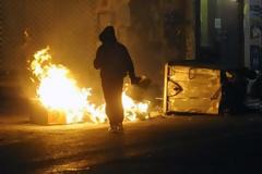 Ακόμα μια νύχτα τρόμου στην Αθήνα - Έκαψαν τα πάντα στο πέρασμά τους οι αντιεξουσιαστές! [photos]