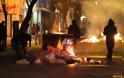 Ακόμα μια νύχτα τρόμου στην Αθήνα - Έκαψαν τα πάντα στο πέρασμά τους οι αντιεξουσιαστές! [photos] - Φωτογραφία 12
