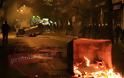 Ακόμα μια νύχτα τρόμου στην Αθήνα - Έκαψαν τα πάντα στο πέρασμά τους οι αντιεξουσιαστές! [photos] - Φωτογραφία 4