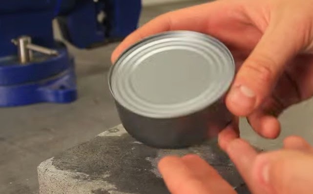 Δείτε πως μπορείτε να ανοίξετε με τον πιο εύκολο τρόπο μια κονσέρβα! [video] - Φωτογραφία 1