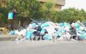 Πύργος: Σε απόγνωση οι κάτοικοι, ψεκάζουν τα σκουπίδια!