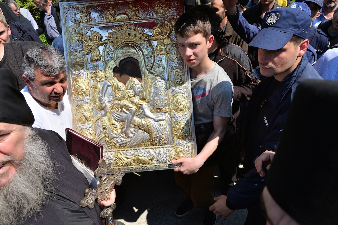 6336 - Φωτογραφίες από την Λιτάνευση της Εφέστιας Εικόνας του Αγίου Όρους, της Παναγίας Άξιόν Εστι, τη Δευτέρα του Πάσχα (2015) στις Καρυές - Φωτογραφία 23