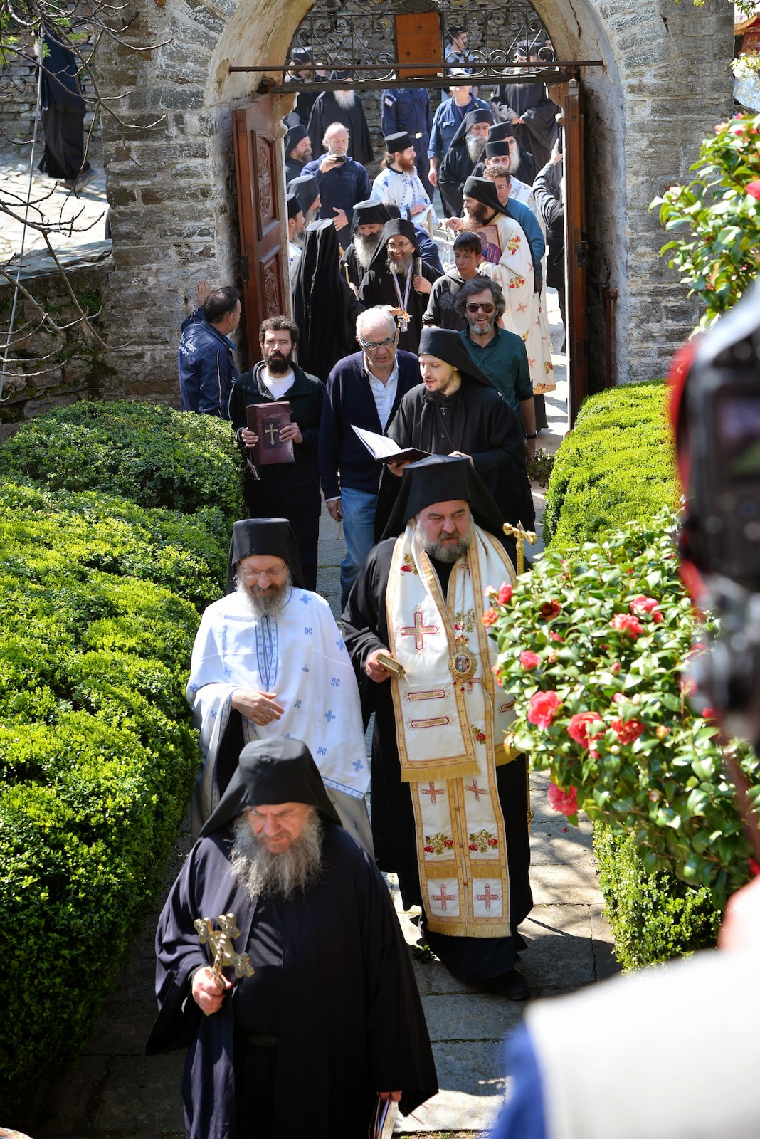 6336 - Φωτογραφίες από την Λιτάνευση της Εφέστιας Εικόνας του Αγίου Όρους, της Παναγίας Άξιόν Εστι, τη Δευτέρα του Πάσχα (2015) στις Καρυές - Φωτογραφία 25