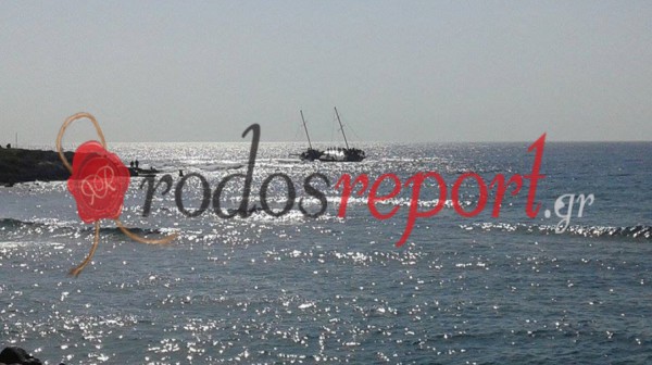 Πλοιάριο με μετανάστες προσάραξε σε κεντρική παραλία της Ρόδου - Φόβοι για νεκρούς! [video] - Φωτογραφία 2