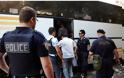 Δυτική Ελλάδα: Δεκάδες μετανάστες σε οχήματα στο Μύτικα