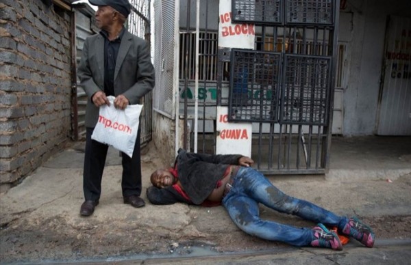 ΠΡΟΣΟΧΗ ΣΚΛΗΡΕΣ ΕΙΚΟΝΕΣ: Άγρια ρατσιστική δολοφονία στη μέση του δρόμου [photos] - Φωτογραφία 4
