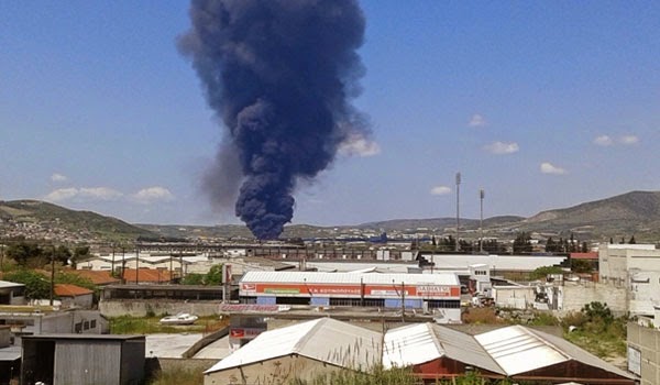 Βόλος: Νεκρός από έκρηξη σε εργοστάσιο - Φόβοι για εγκλωβισμένους - Φωτογραφία 1