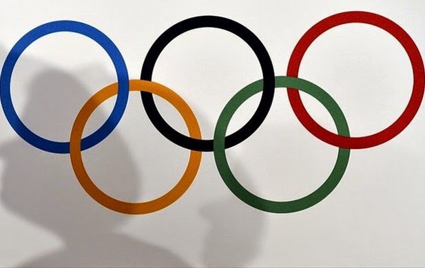 Σοκάρει ο Ολυμπιονίκης με το φόρεμα και την περούκα! [photos] - Φωτογραφία 1