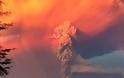 Χιλή: «Ξύπνησε» το ηφαίστειο Καλμπούκο και «έβαψε» κόκκινο τον ουρανό