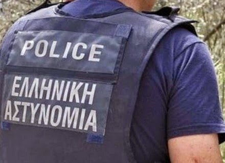 Αστυνομικός Ήρωας της τροχαίας Ναυπάκτου καταδίωξε και συνέλαβε με δικό του όχημα ζευγάρι που διέρρηξε τροχόσπιτο - Φωτογραφία 1