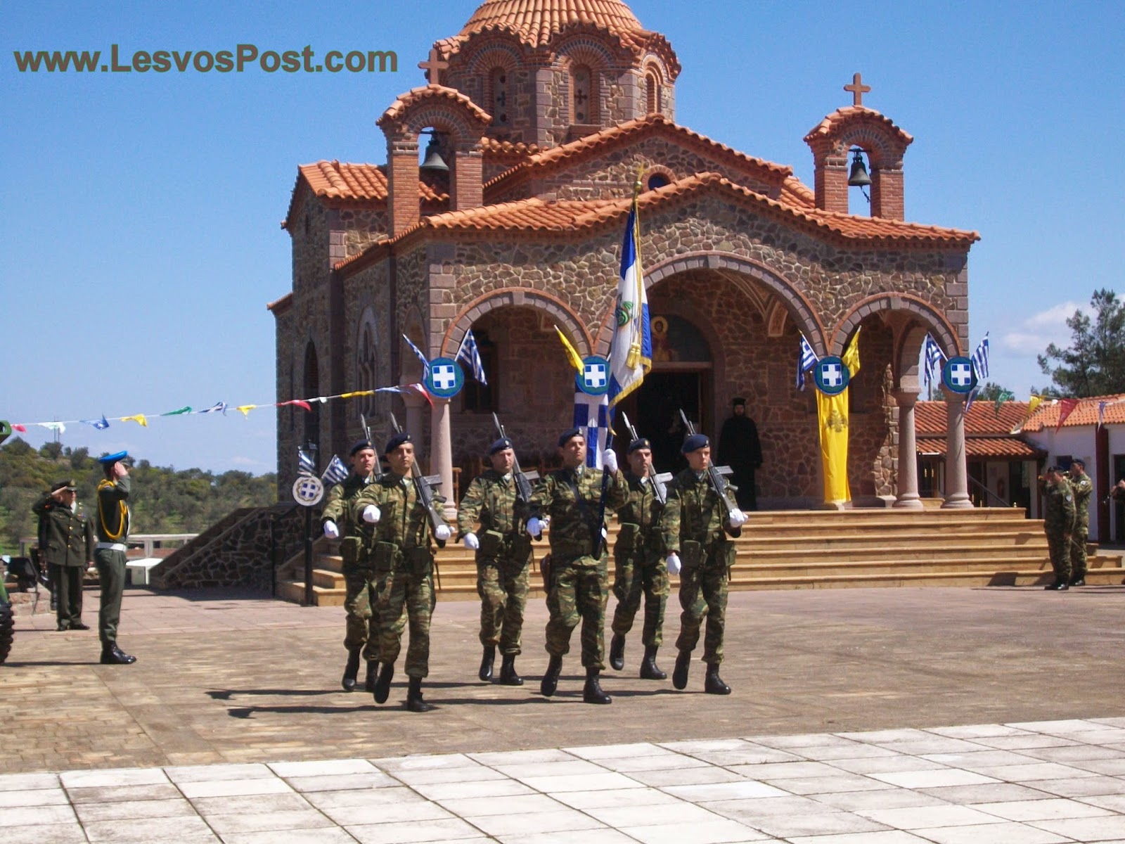 Με λαμπρότητα εορτάστηκε η μνήμη του Αγίου Γεωργίου προστάτου του Στρατού Ξηράς στην 98 ΑΔΤΕ στη Μυτιλήνη (ΒΙΝΤΕΟ,ΦΩΤΟ) - Φωτογραφία 13