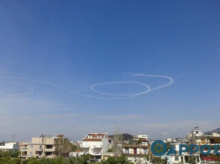 “Αερομαχίες” στον ουρανό της Καλαμάτας- ΒΙΝΤΕΟ- ΦΩΤΟ - Φωτογραφία 3