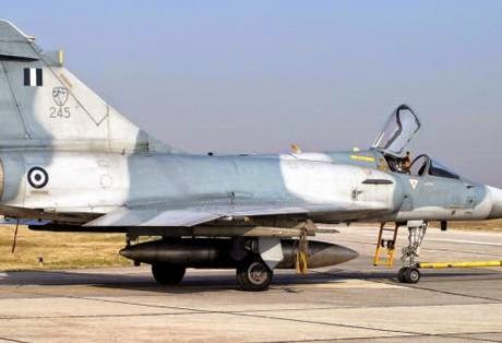 Ηλεία: Mirage 2000 έφυγε από τον...αεροδιάδρομο και σταμάτησε σε χωράφι - Φωτογραφία 1