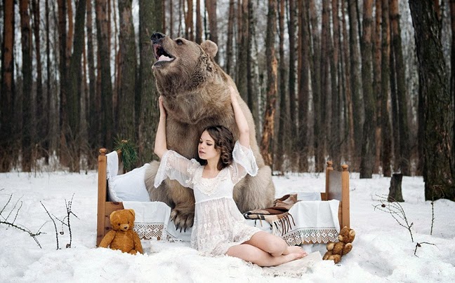 Ρωσίδες ποζάρουν με… αρκούδες - Φωτογραφία 4
