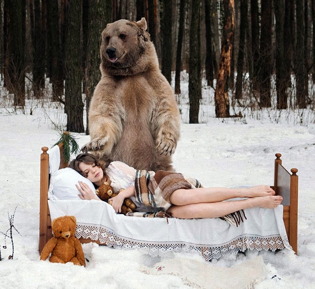 Ρωσίδες ποζάρουν με… αρκούδες - Φωτογραφία 5
