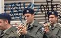 Γνωστός τραγουδιστής ντύθηκε στα χακί και παίζει τρομπέτα στο Γ' Σώμα Στρατού! (ΦΩΤΟ) - Φωτογραφία 5