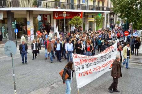 Πελετίδης: Κάτω τα χέρια από τα αποθεματικά – Δείτε φωτο από την πορεία διαμαρτυρίας - Φωτογραφία 7