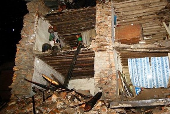 Ξεπερνούν τους 750 οι νεκροί από τον σεισμό 7,9 ρίχτερ στο Νεπάλ - Φωτογραφία 1