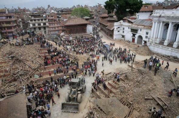 Στους 876 ο αριθμός των νεκρών από το σεισμό στο Νεπάλ - Φωτογραφία 1