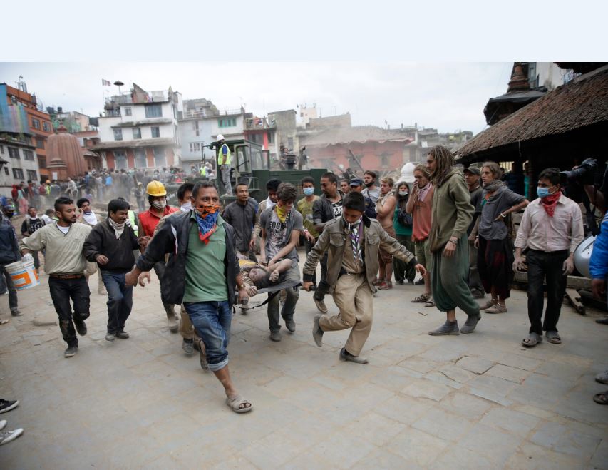 Εικόνα βιβλικής καταστροφής - Φωτογραφίες από τις καταστροφές στο Νεπάλ... [photos] - Φωτογραφία 4