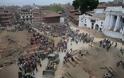 Εικόνα βιβλικής καταστροφής - Φωτογραφίες από τις καταστροφές στο Νεπάλ... [photos] - Φωτογραφία 5
