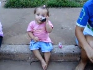 Η κουβέντα μιας πιτσιρίκας με τον μπαμπά της στο τηλέφωνο! [Video] - Φωτογραφία 1