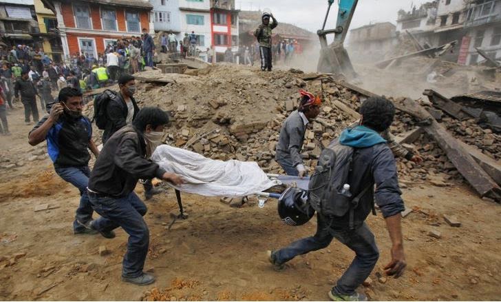 Ένα απέραντο νεκροταφείο το Νεπάλ - Πάνω από 1.800 νεκροί - Δείτε φωτο - Φωτογραφία 6